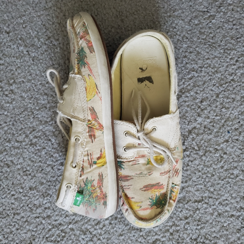 Sanuk slip-on shoes
